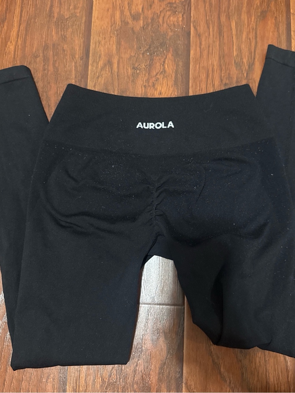 Aurola Black Scrunch-Back Leggings